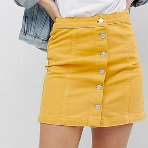 Kjol  - Sparsamt använd kjol från #asos  Som ny och jäääätte fin inför sommaren säljer då den inte kommer till användning  Frakt tillkommer på 62kr annars kan jag mötas upp i Arlöv,Lund och Malmö 