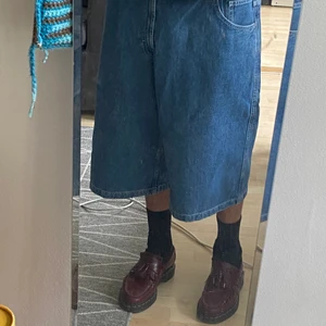 District 46 trekvarts byxor  - Helt nya district 46 trekvarts byxor i storlek Large