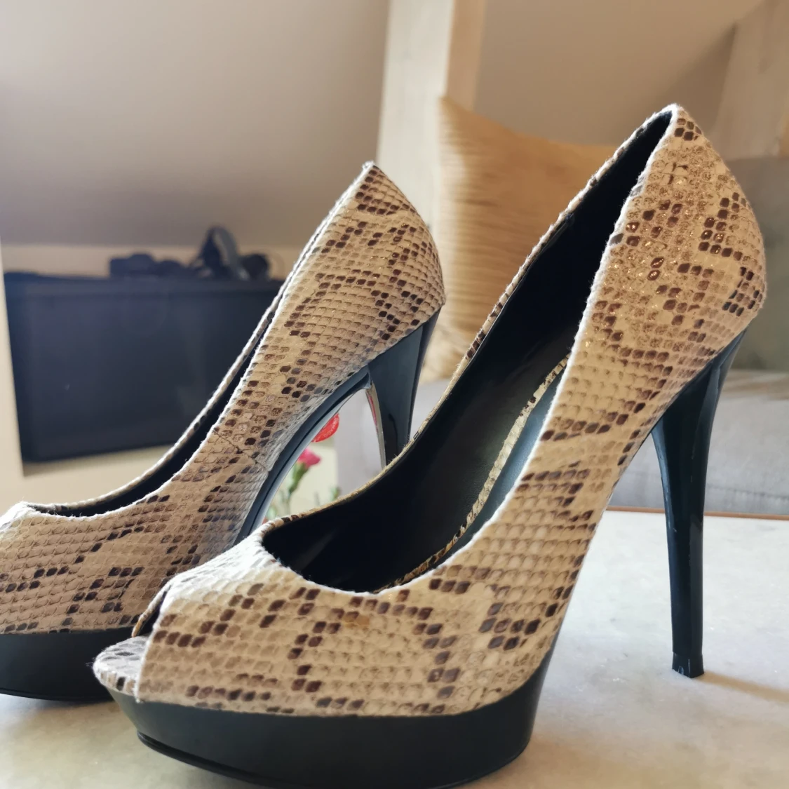 Mango peep toe- klackar ormskinn - 91