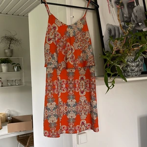 Klänning  - Strl Xs passar S dragkedja på ryggen 