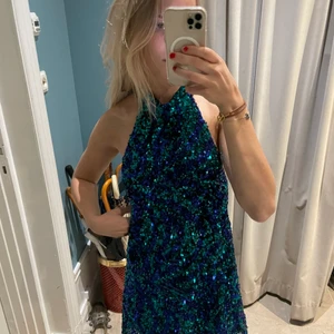 Festklänning - Sjukt snygg paljett klänning från zara med prislappen på.
