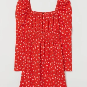 Röd sommar klänning h&m - En röd sommarklänning från Hm
