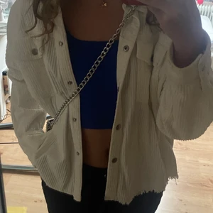 Zara jacka  - Säljer denna populära zara jackan💖 kommer tyvärr inte till användning längre men är i bra skick, passar xs-s, köparen står för frakten!