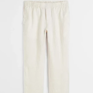 Linnebyxor intressekoll - INTRESSEKOLL! Jag har dessa jättesnygga linnebyxor som tyvärr är för stora för mig, de har aldrig använts. Modellen är jättesnygg med snören på insidan så att det kan justeras. Skriv vid intresse eller för fler bilder❤️❤️