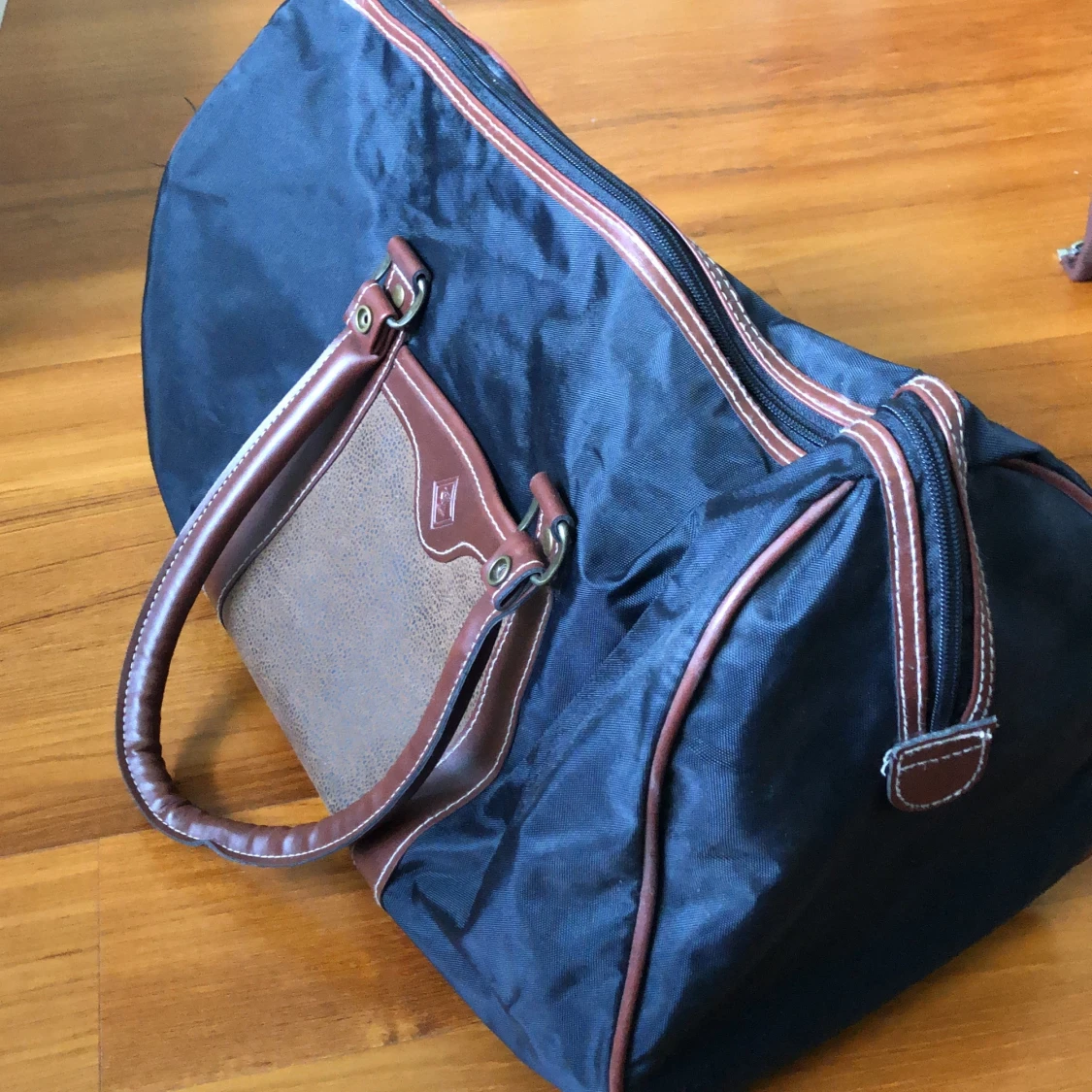 En rymlig 90-tals ”sport” väska  - 90