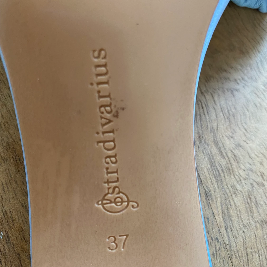 Blåa klackskor  - 91