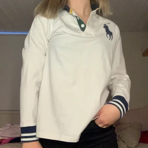 Ralph lauren tröja vit storlek M - Använd Max 10 gånger. Jätte fin bra skick 