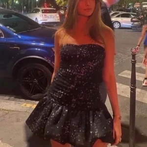 Maje klänning - Jag söker denna maje klänning. Kan betala bra, ifall det är en snabb äffär. Söker akut. Helst storlek 34 eller 36