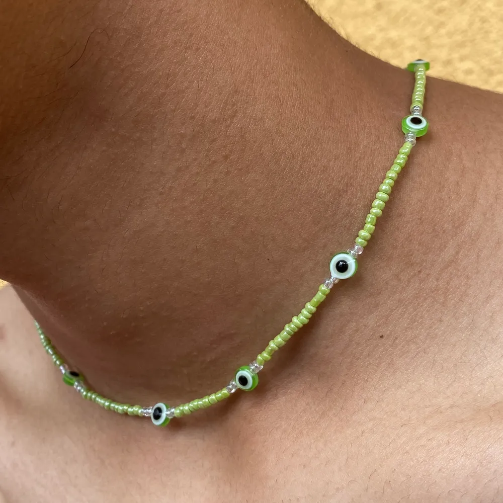  Evil eye Kollektion 🧿 * 35kr per halsband exklusive frakt! * Du väljer längden själv * Flera olika färger * Vill du ha ett mix-färgat halsband? Gärna! Du väljer precis allt. * Standard längd 40 cm * + 1cm = +2 kr. Accessoarer.