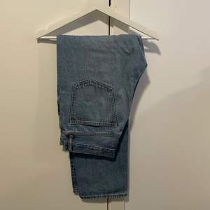 Uniqlo regular fit jeans i storlek 31. Köpta på Uniqlo i London och är som helt nya. Köpren står för frakt (60kr)!
