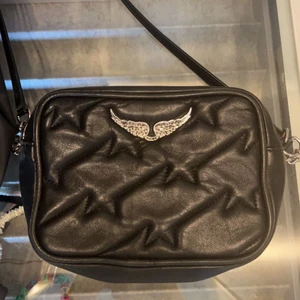 Zadig väska - Säljer min Zadig & voltaire väska. Kommer inte till användning men är i bra skick.