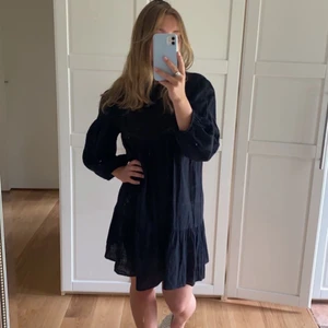 Zara klänning  - Helt oanvänd klänning med lapprna kvar från Zara. Nypris 400kr, slutsåld. Köpte står för frakt 