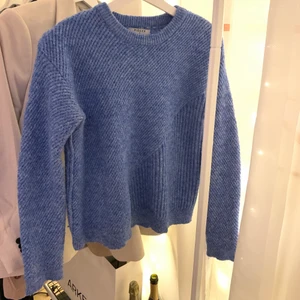 Blå stickad tröja  - Fin blå stickad tröja som blivit lite liten💕