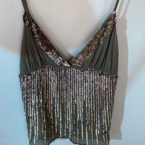 Snyggt fest linne - Så coolt linne PERFEKT till fest!! Tyvärr så passade det inte riktigt mig❤️ kan gå ner i pris vid snabb affär 