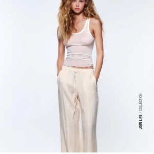 Linnebyxor Zara - Säljer dessa perfekta linnebyxor från zara då jag har två par. Storlek S men skulle säga att den passar M och XS också. Jag är 169 och de slutar nedanför min häl. De är helt oanvända med lapp kvar, orginalpris är 359.😊