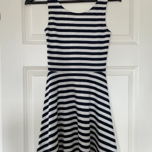 Klänning randig söt - Använt en gång, söt klänning 