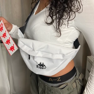 Kappa magväska - Helt ny och oanvänd magväska från KAPPA. Så snygg som en outfit detalj. Spårbar frakt som köparen står för eller mötas upp.💖