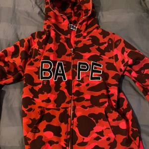 Sjuk bape hoodie - Passar M perfekt. frakt 50kr eller möts i gbg 1-3 dagar leverans 📦  FÖRST TILL KVARN HAR BARA EN