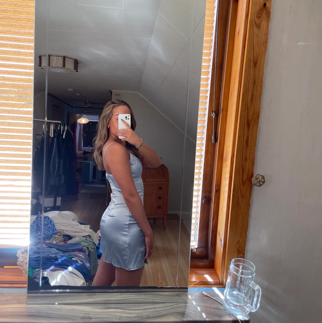 Blå satinklänning - 90