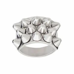 Intressekoll Edblad ring - Intressekoll på min fina Edblad ring. Vet inte om jag ska behålla den eller inte då den är lite för liten för mig. Storleken är M och jag har asken kvar till den. Kan tänka mig att sälja den för 250 plus frakt. Men skriv gärna till mig om ni är intresserade😘