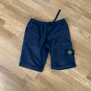 Äkta Stone island shorts - Shorts perfekta till sommaren. Pris kan diskuteras.