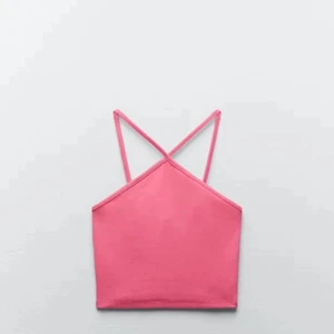 Zara linne - Säljer detta linne från Zara i färgen rosa, Storlek S men passar även M 🤍  Köpte för ca 90kr i butik, meddela mig privat ifall du är intresserad. Jag gör så att folk budar om många är intresserade!✨ (OBS: säljer även ett likadant linne fast i färgen vit).