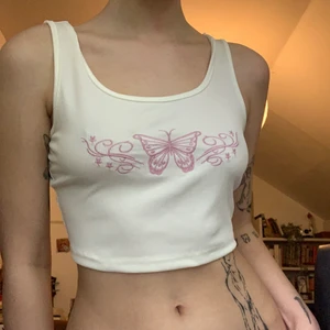 Vit topp med mönster  - Vitt linne från shein jag inte använder 