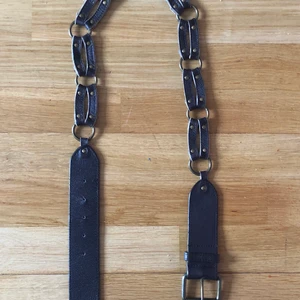unikt skinn bälte - superfint vintage skinnbälte från Prêt à Porter, 85cm långt. kontakta för frågor eller fler bilder<3