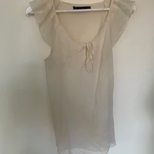 Vit blus - Vit somrig blus från Zara! Stl L (passar mig som är XS/S också) 90kr 