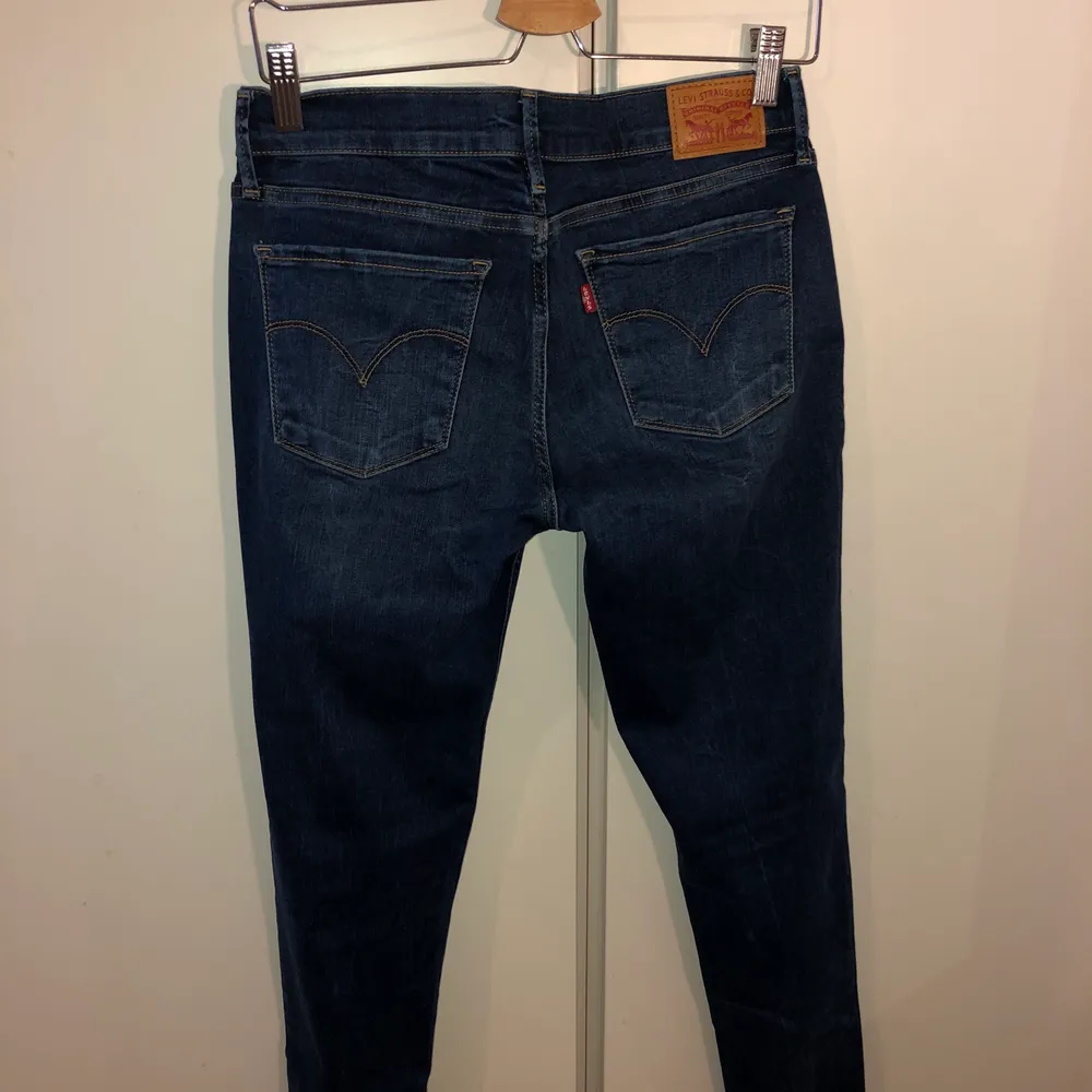 Levis 710 - 28x28. Säljes tyvärr pga för stora. Jeans & Byxor.