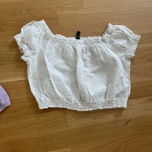 Tröjor  - Tre sommriga tröjor, alla för 300kr