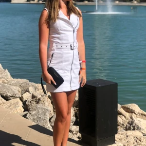 Jeansklänning från H&M - Fin jeansklänning från H&M i storlek S. Använd ett fåtal gånger. 