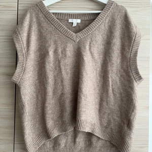 Stickad väst - Stickad väst från hm, storlek M💓 Köparen står för 50% av frakten 💓