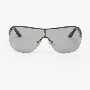 Slut solda solglasögon  - Skitcoola solglasögon från monik helt oanvända. Tyckte inte jag passade i dom därför jag säljer dom.