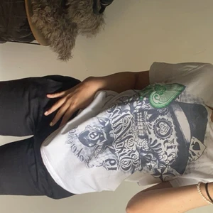 t-shirt - Säljer denna skit snygga vintage t-shirt som aldrig kommit till användning, osäker på märket men är i storlek S ‼️😍