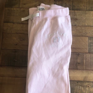 Rosa mjulisbyxor - Rosa Hampton mjukisbyxor💓 Storlek xs säljer då de inte passar mig. Priset går att diskutera💞 kontakta mig om du är intresserad💕