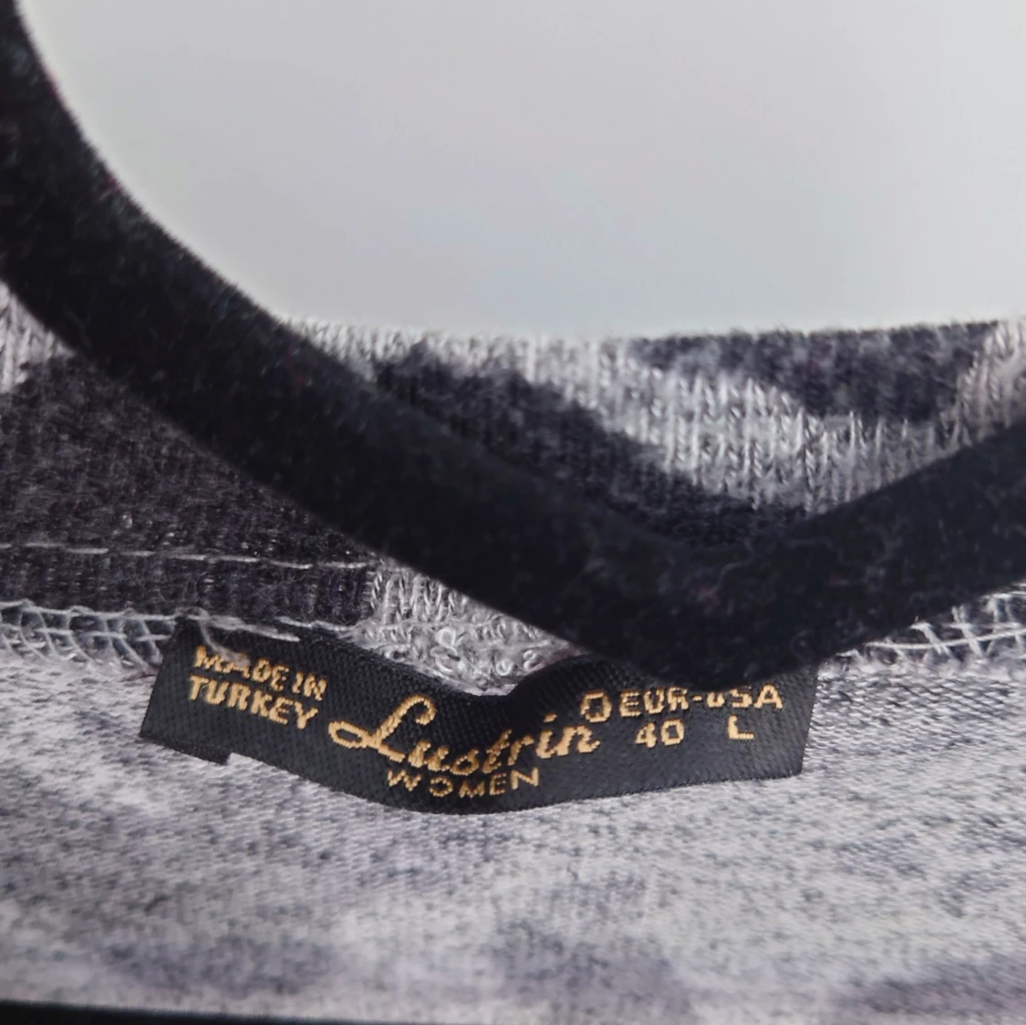 Svart grå blus  - 90