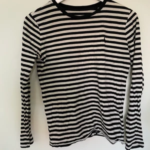 Randig tröja ralph lauren - Randig svart/vit tröja från Ralph Lauren stl XS, pris 100kr