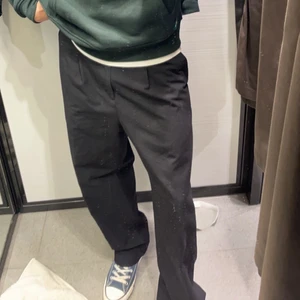 Weekday kostymbyxor - Säljer mina nya weekday kostymbyxor som är lite stora för mig! Köparen står för frakt! 