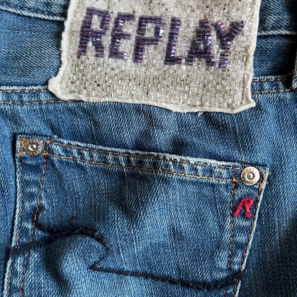 Coola ljusblåa jeans från Replay i super skick. Har bara används några gånger. Storlek w27 l32 och modell 545.. Jeans & Byxor.