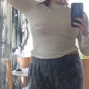 ribbad långärmad tröja  - från shein! använts några få gånger! köparen betalar frakten 