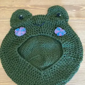 Frog beret, approximately 56cm diameter. Can tailor it to your needs. Handmade. Contact this ad if you want a custom order.  Can make anything!