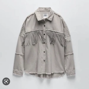 Jeansjacka med fransar - Jeansjacka med fransar från Zara  Fint skick 