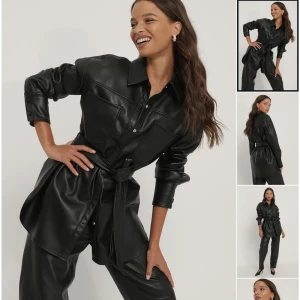 NA-KD PU-trenchcoat - Nyskick! Blivit för liten tyvärr men super snygg och bekväm🎀 Nypris - 599kr. Exklusive frakt. 