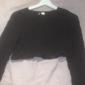 Tröja - Förlåt för dåliga bilder! Denna fina toppen, den är lite ribbad och rätt tunn