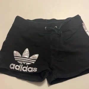 Shorts - Storlek M +40 frakt
