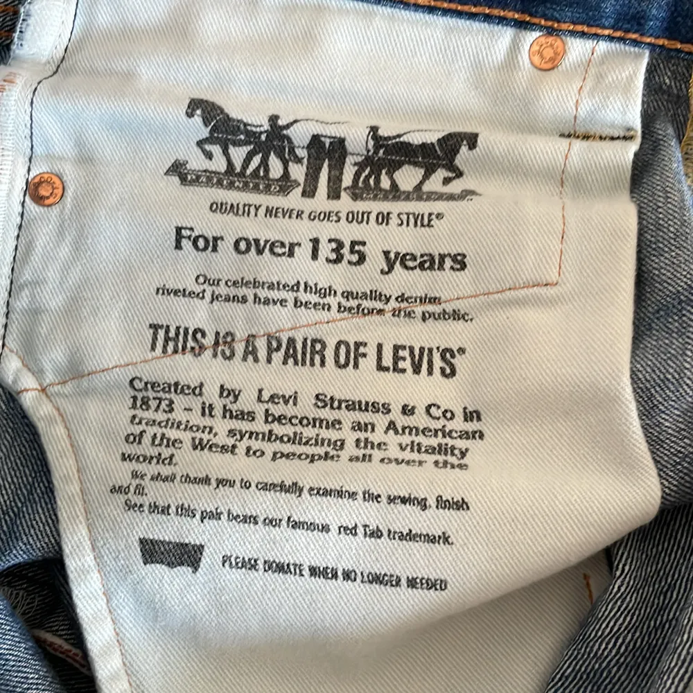 Selvedge Levi’s jeans  Det finns litet märke på knä. Jeans & Byxor.