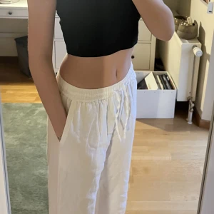 Neo Noir linnebyxor vita - Nästintill oanvända linnebyxor, tunt tyg perfekt för sommarvärme