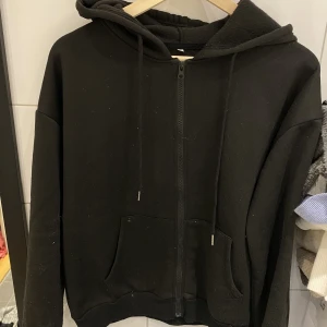 Svart zip hoodie  - Svart zip hoodie 