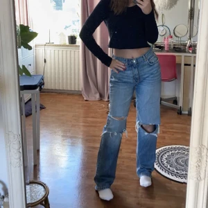 Jeans - Jeans från Gina i 90s storlek 38. Använda några gånger och är i väldigt bra skick.